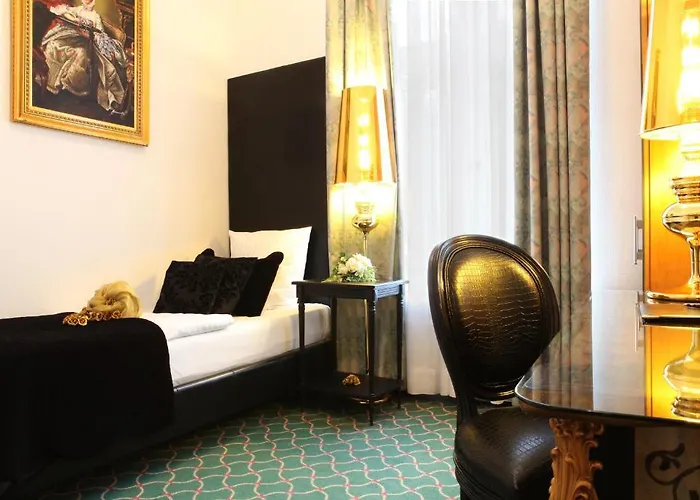 Boulevard Hotel