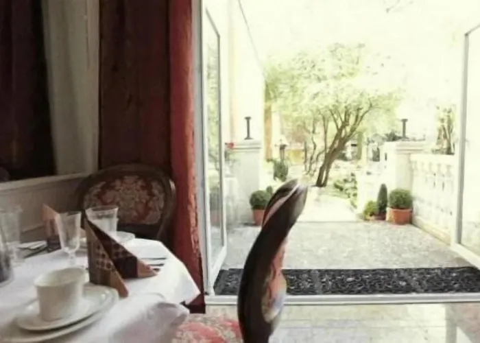 Boulevard Hotel